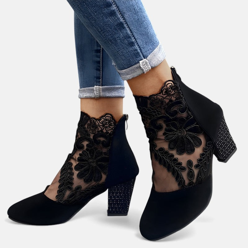 Black / 10